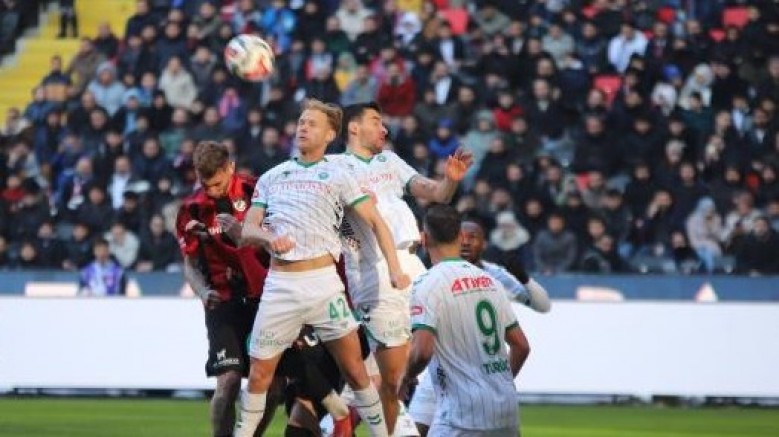 Konyaspor son anda yenilmekten kurtuldu