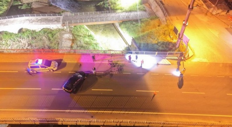 Köprü korkuluklarına çarptı: 3 yaralı