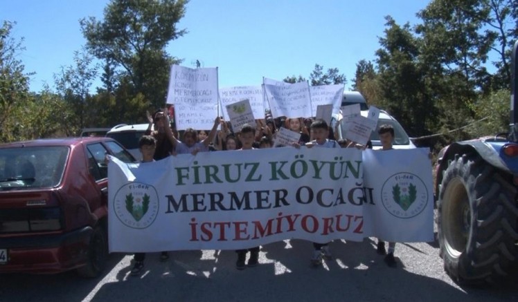 Köy sakinlerinden mermer ocağı için eylem