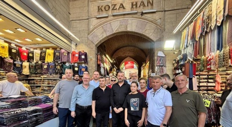 Kozahan'da masa sandalyeler yeniden açıldı