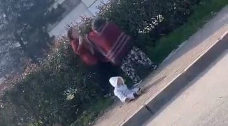 Kucağındaki bebek yere düştü