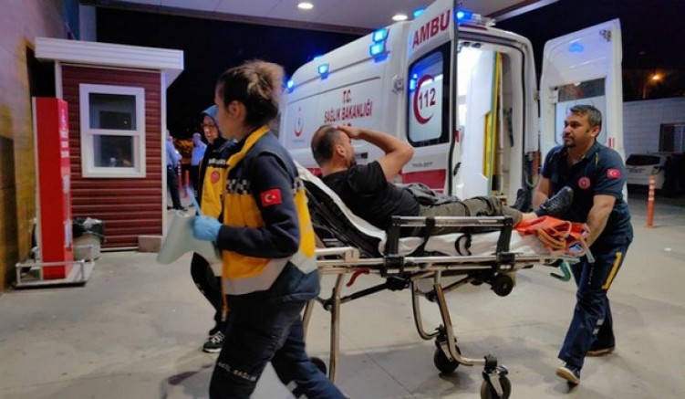 Küfür eden kocasını bıçakladı