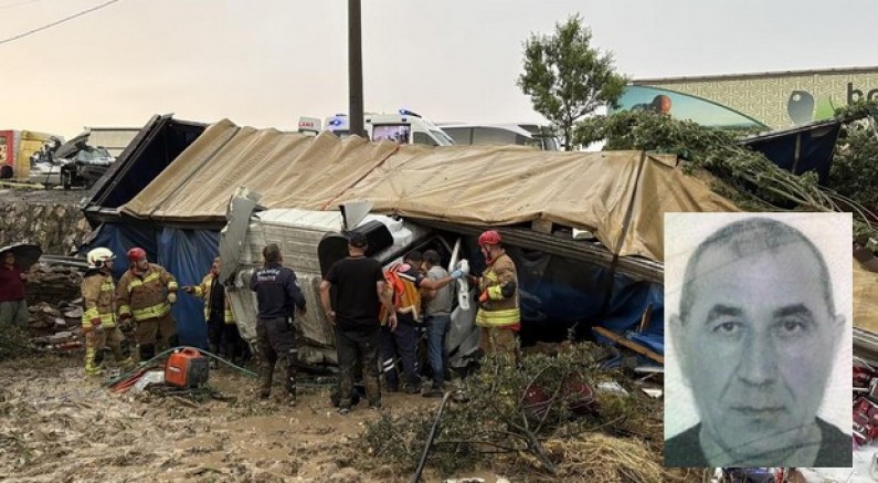 Kula'da zincirleme kaza; 2 ölü, 4 yaralı