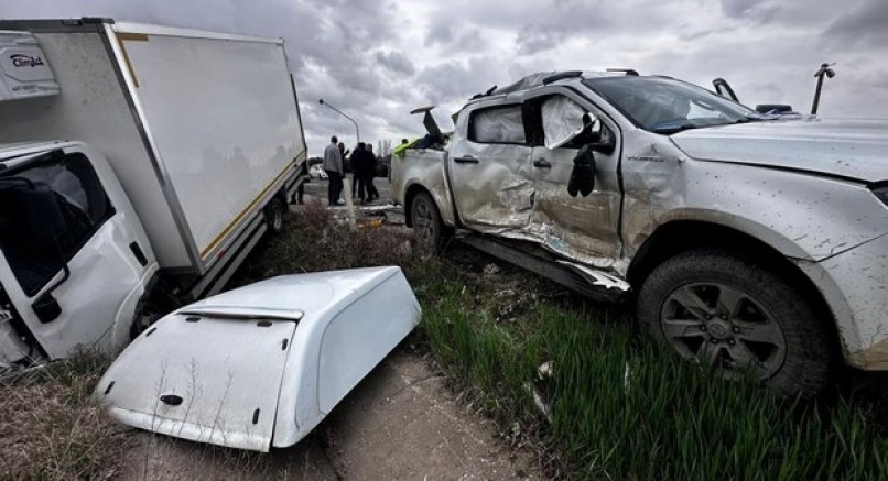 Kulu'da kamyonet ile pikap çarpıştı: 2 yaralı