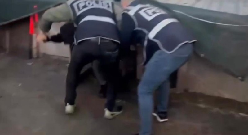 Kümesten gelen öksürük sesi...