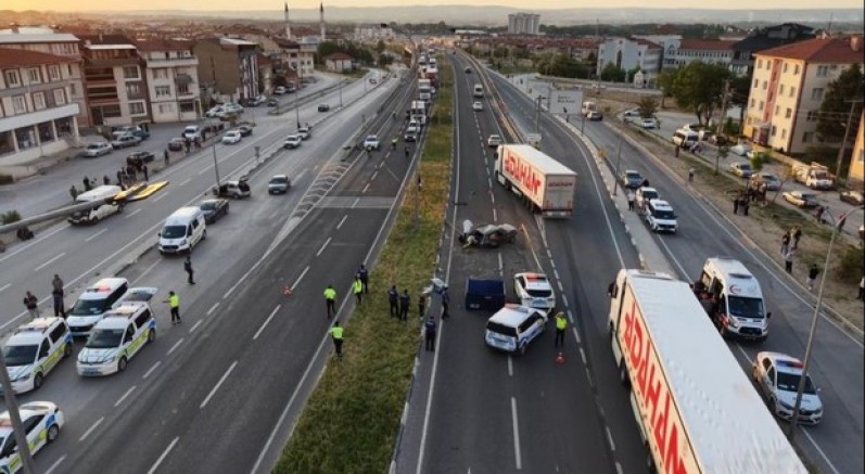 Kütahya'da feci kaza: 1 ölü, 2 yaralı