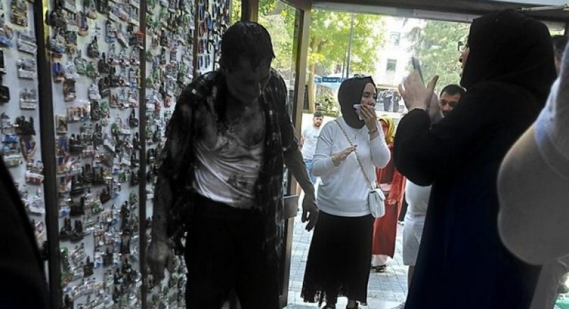 Lavaboyu açmak için dökülen kimyasal madde patladı: 2 yaralı