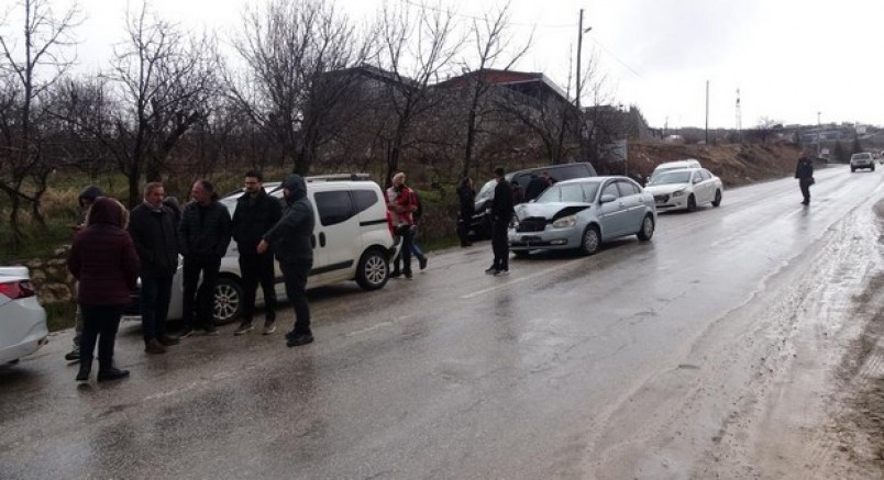 Malatya'da 5 araçlı zincirleme kaza: 4 yaralı
