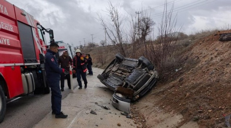 Malatya'da araç takla atıp ters döndü: 6 yaralı