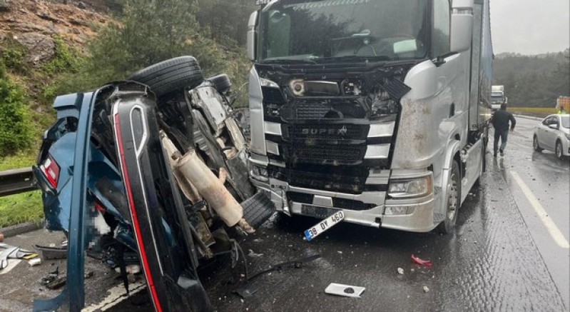 Maliyeciler kaza yaptı: 1 ölü, 5 yaralı