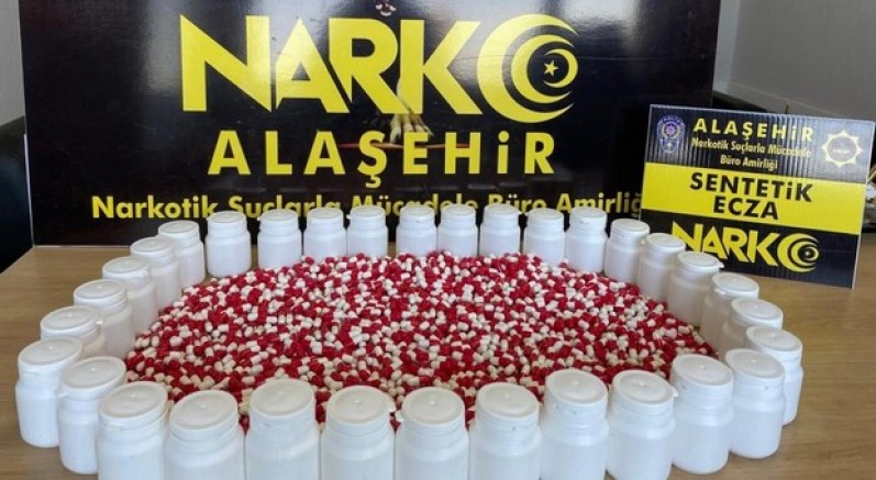 Manisa'da bin 803 sentetik ecza hap ele geçirildi