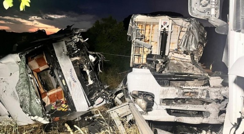 Manisa’da iki tır çarpıştı: 1’i ağır 2 yaralı