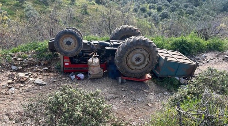 Manisa'da traktör devrildi: 3 ölü