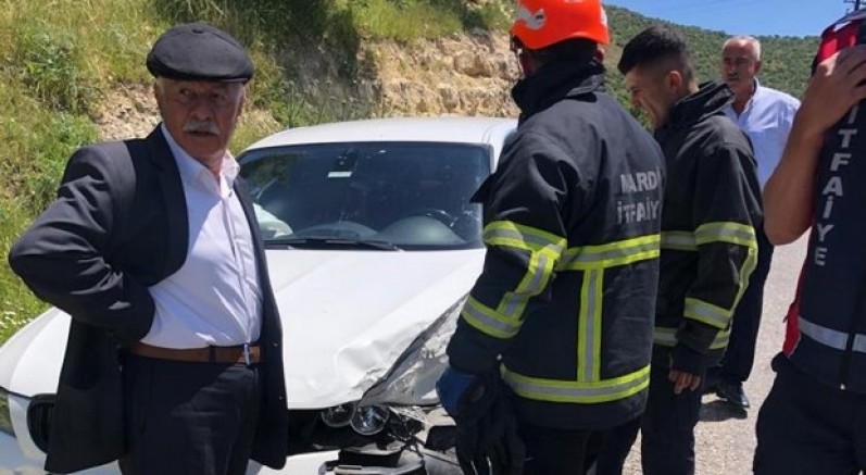 Mardin'de otomobiller çarpıştı: 5 yaralı