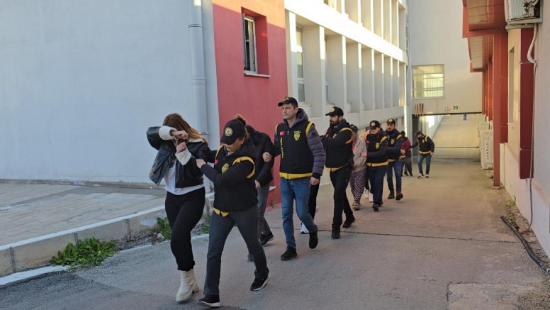 Masaj salonlarına fuhuş operasyonu: 14 tutuklama