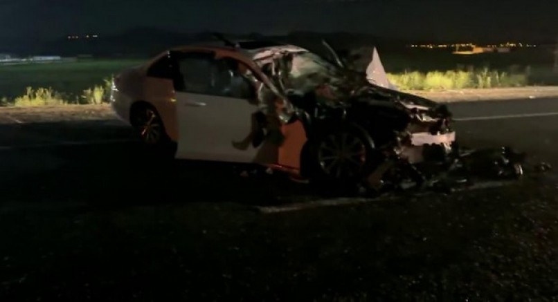 Mercedes hurda yığınına döndü: 4 yaralı
