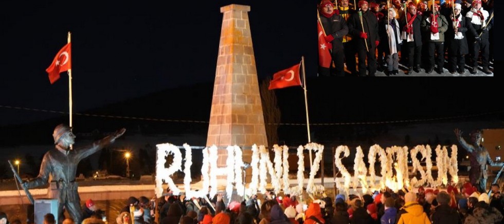Meşalelerle şehitler için geceyi aydınlattılar