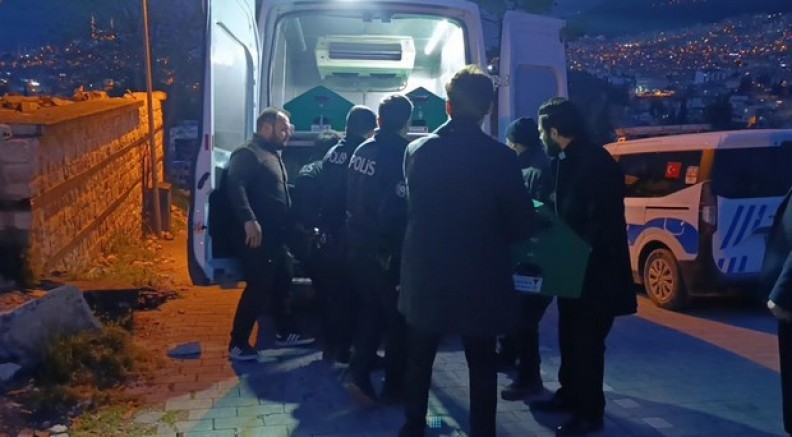Metruk binada erkek cesedi bulundu