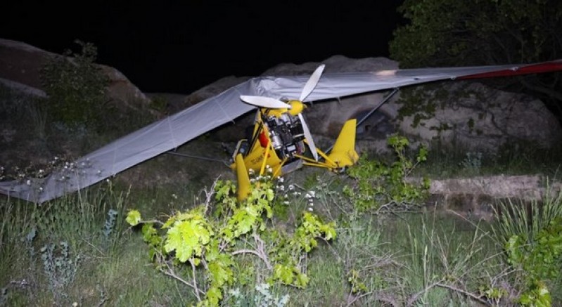 Microlight hava aracı zorunlu iniş yaptı: 2 yaralı