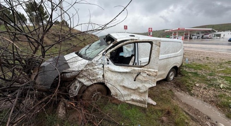 Midibüs şarampole girdi: 1 yaralı
