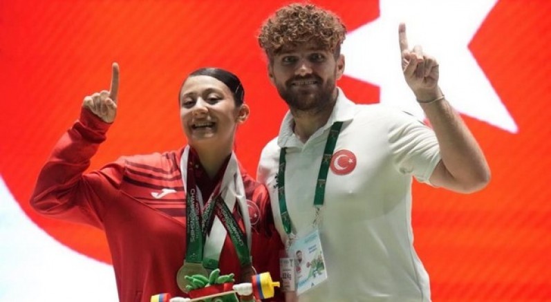Milli halterci Zehranur Aslan, dünya şampiyonu
