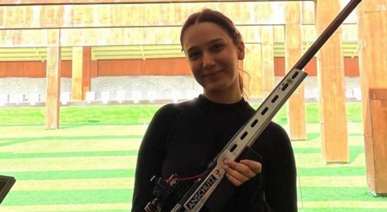 Milli sporcu kendi rekorunu kırarak zirveye çıktı