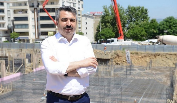 Mimar Sinan'da yol yarılandı