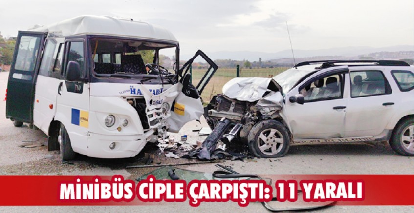 Minibüs ciple çarpıştı:11 yaralı