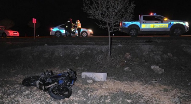 Minibüse arkadan çarpan motosiklet 70 metre sürüklendi