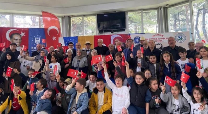 Miniklerden yürek ısıtan 23 Nisan kutlaması