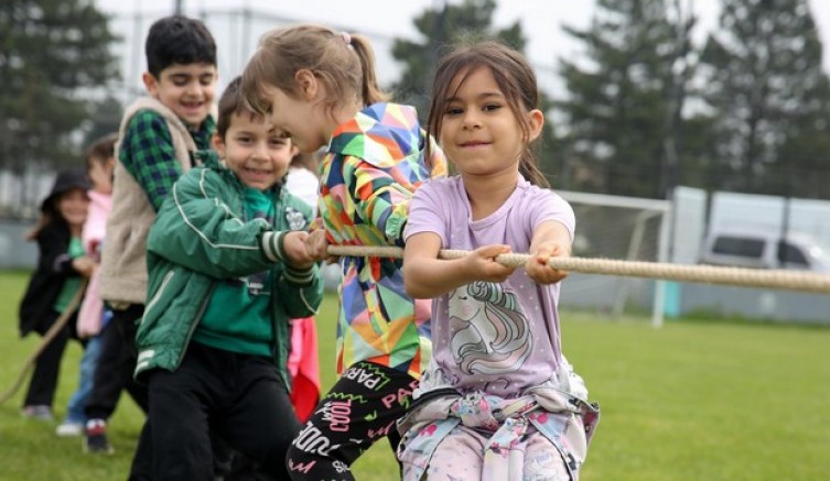 Miniklerin renkli spor şenliği