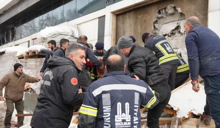 Mobilya fabrikasında yangın: 1 ölü, 1’i ağır 7 yaralı