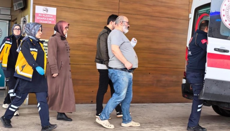 Mobilya ustası, 3 parmağını frezeye kaptırdı