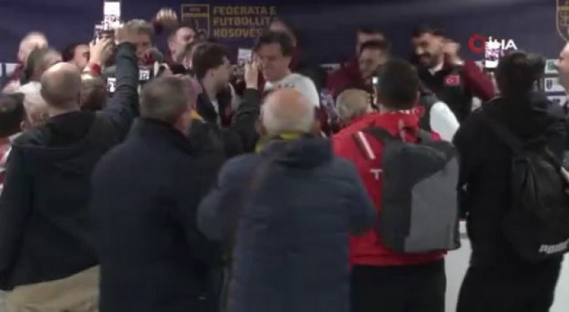 Montella'ya basın toplantısında sulu kutlama
