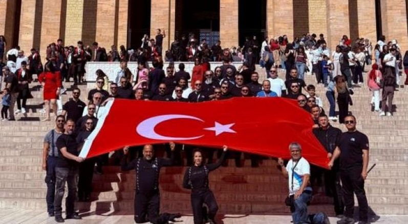 Motorculardan Anıtkabir’e "bayrak sürüşü"