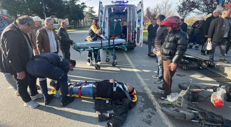 Motosiklet ile elektrikli scooter çarpıştı: 2 yaralı