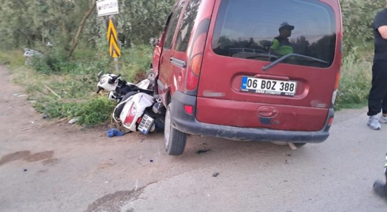 Motosiklet ile hafif ticari araç çarpıştı: 2 yaralı