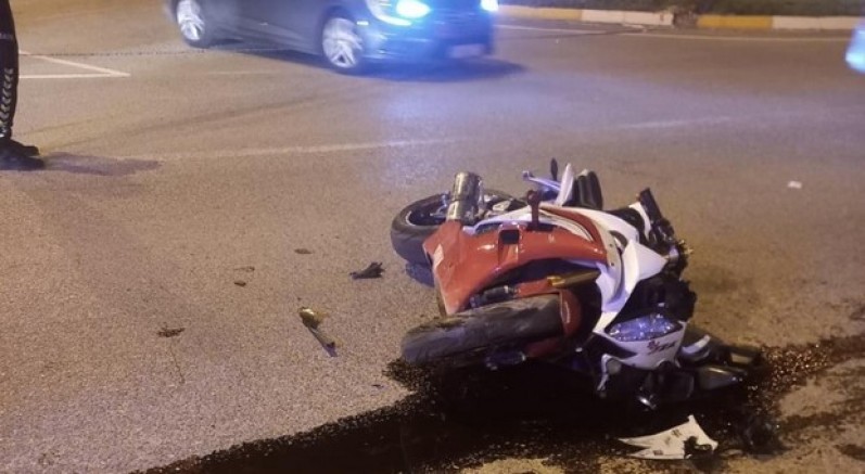 Motosiklet ile otomobil çarpıştı: 1 yaralı