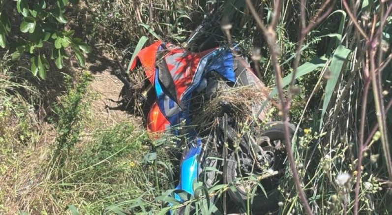 Motosiklet otomobille çarpıştı : Sürücü ağır yaralı