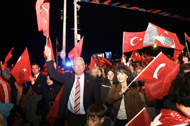 Mudanya'da denizden karaya cumhuriyet coşkusu