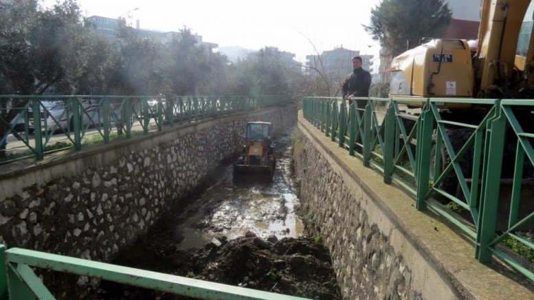 Mudanya Kara Dere, BUSKİ tarafından temizleniyor