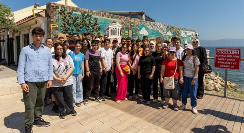 Mudanya Sahili 'Seramik dayanışma panosu' ile renklendi