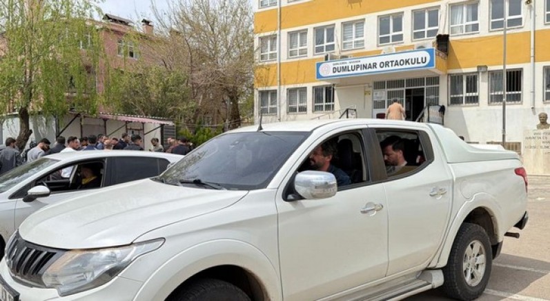 Müdür yardımcısına bıçakla saldırı iddiası