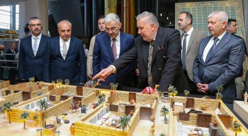 Mukaddes emanetler sergisi ziyarete açıldı
