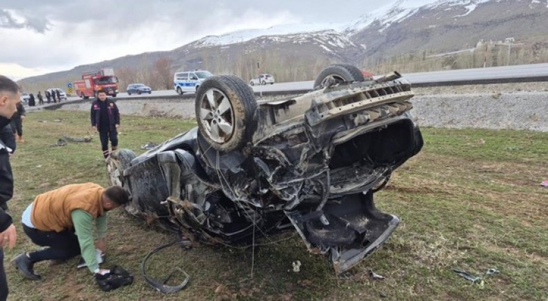 Muradiye-Çaldıran yolunda kaza: 1 ölü, 2 yaralı