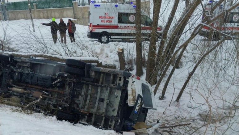 Muş’ta işçi servisi şarampole yuvarlandı: 6 yaralı