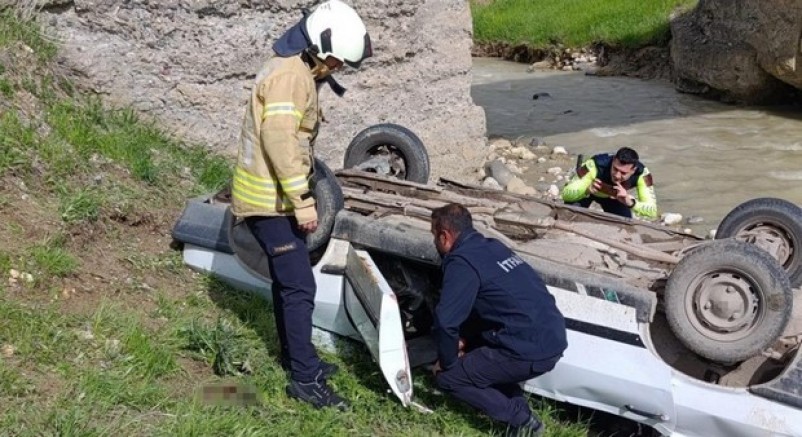 Muş'ta otomobil köprüden düştü: 2 yaralı