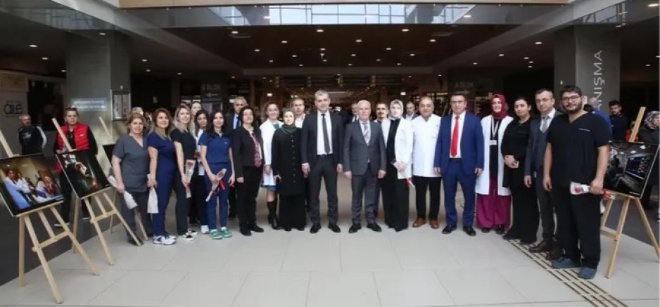 Mustafa Bozbey'den doktorlara anlamlı ziyaret