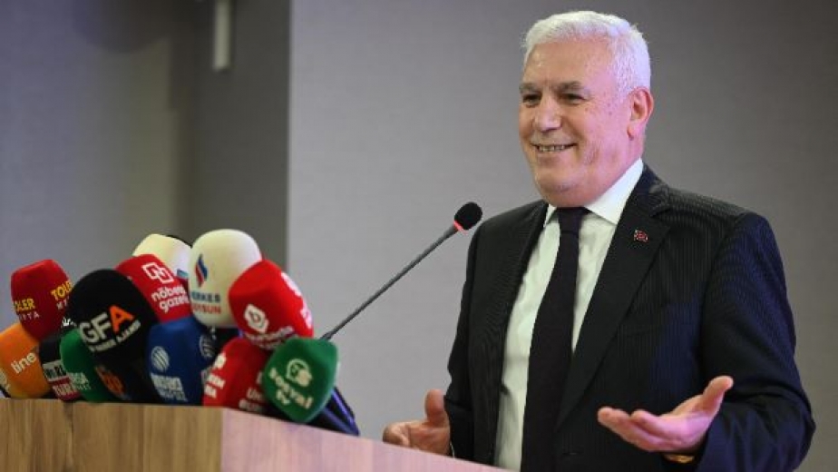 Mustafa Bozbey; Nice 23 Nisanlarda birlikte gülümsemek dileğiyle