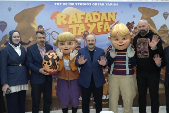 Mustafa Varank gününü çocuklara ayırdı, 'Rafadan Tayfa: Kapadokya' filmini izledi